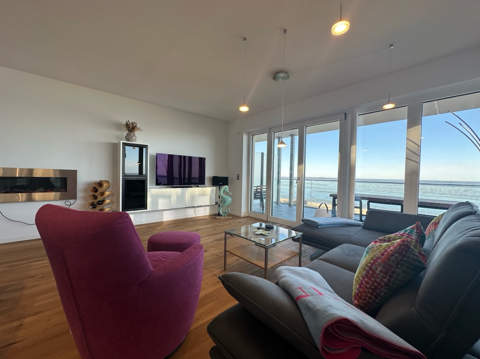 Der Wohnbereich mit Meerblick der Ferienwohnung Duhner Spitze Nr. 19